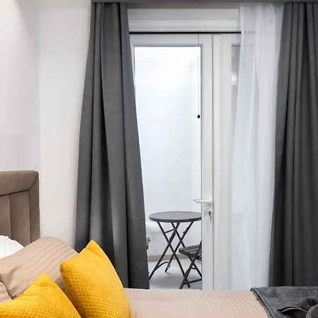 Modern 1br Maisonette With Back Yard - Close To Manoel Island Saint Julians & Tigne Shopping Mall Feriehus *