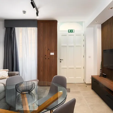 Modern 1br Maisonette With Back Yard - Close To Manoel Island Saint Julians & Tigne Shopping Mall Feriehus *