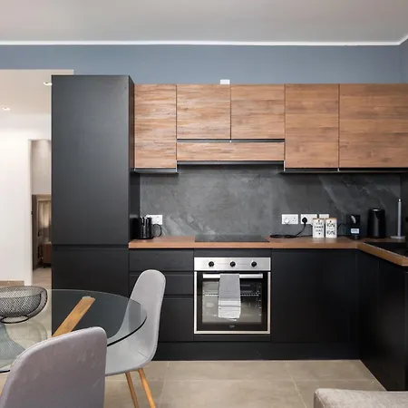 Modern 1br Maisonette With Back Yard - Close To Manoel Island Saint Julians & Tigne Shopping Mall Case de vacanță *