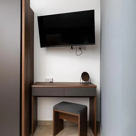 Modern 1br Maisonette With Back Yard - Close To Manoel Island Saint Julians & Tigne Shopping Mall Apartment Gzira