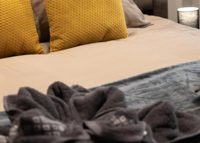 Tatil Evi Modern 1br Maisonette With Back Yard - Close To Manoel Island Saint Julians & Tigne Shopping Mall *