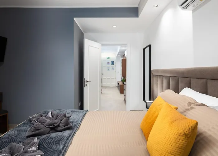 Tatil Evi Modern 1br Maisonette With Back Yard - Close To Manoel Island Saint Julians & Tigne Shopping Mall Gzira